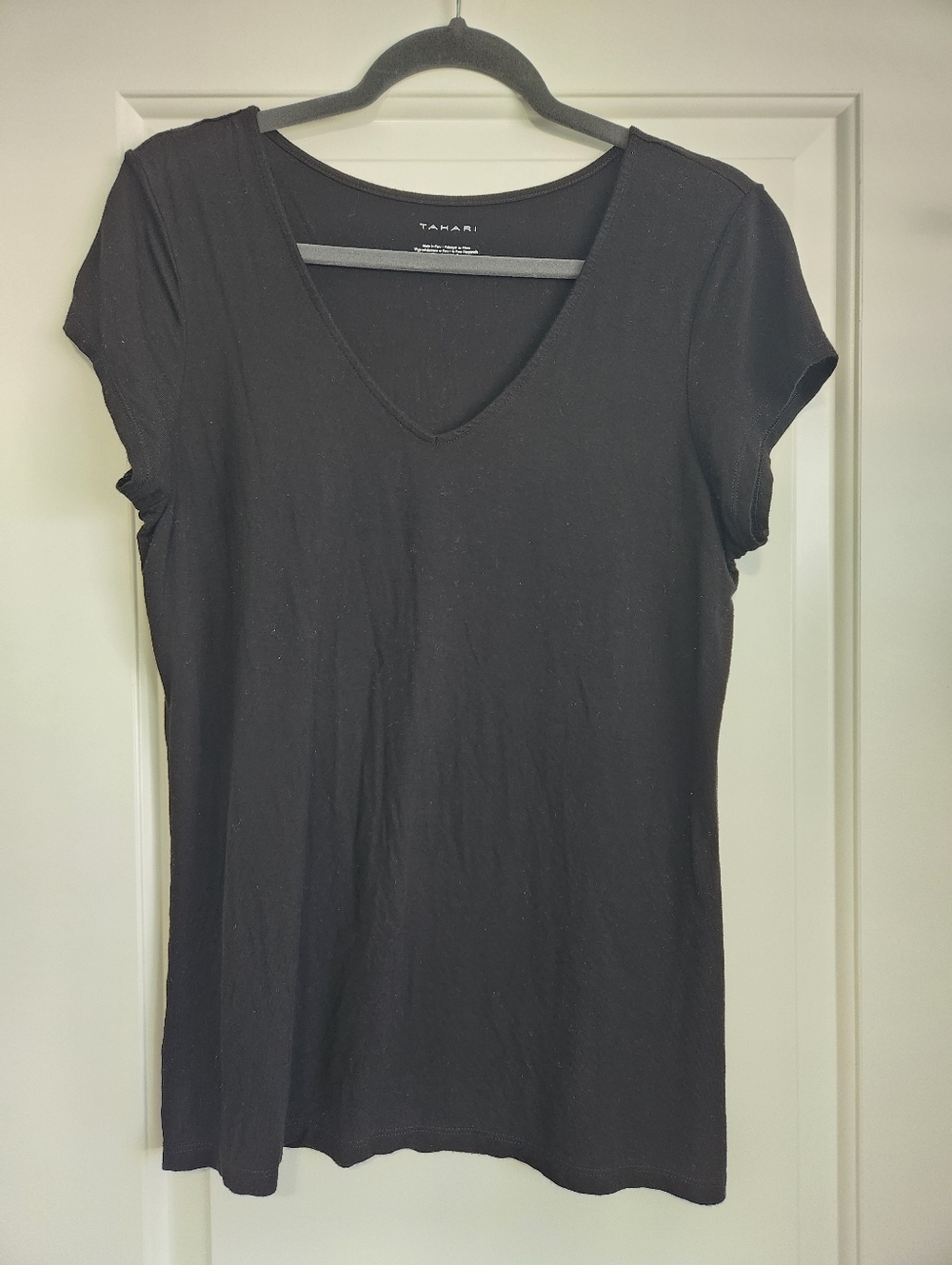 Tahari Black V-Neck Short Sleeve Tee